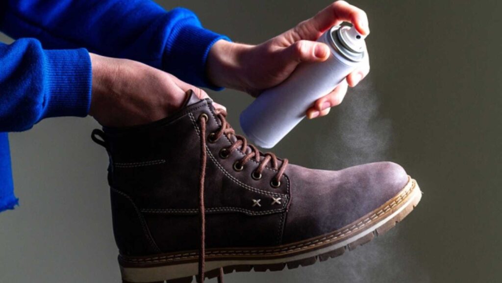 How to waterproof leather shoes?